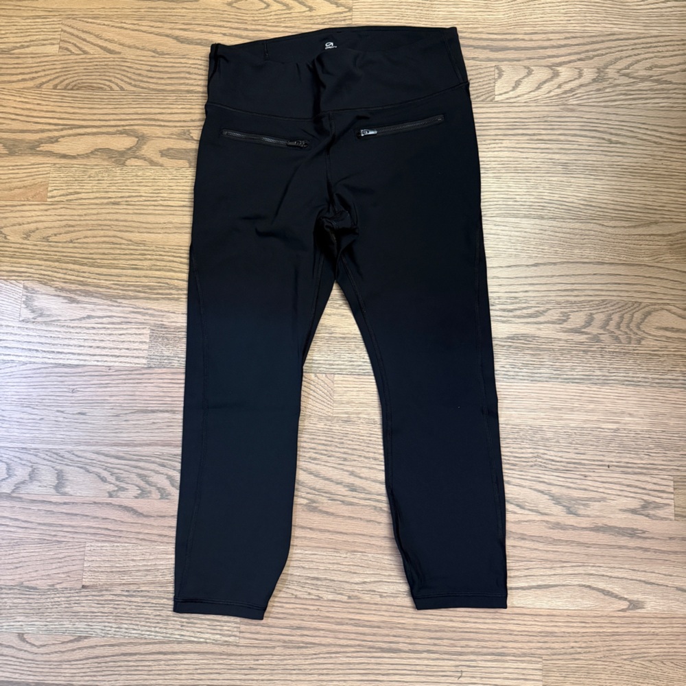 Women’s Gap fit Black sculpt compression leggings.